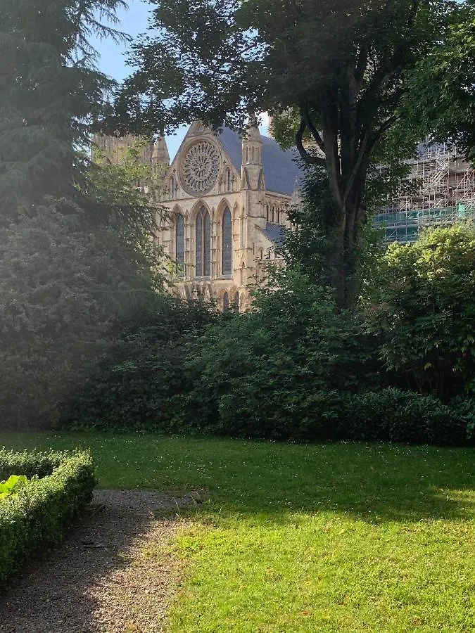 Minster View Apartment At Talbot Court, York