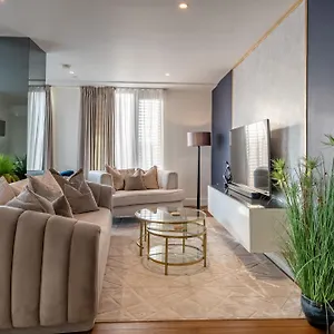 Four Zero Six @ Ryedale House Apartment